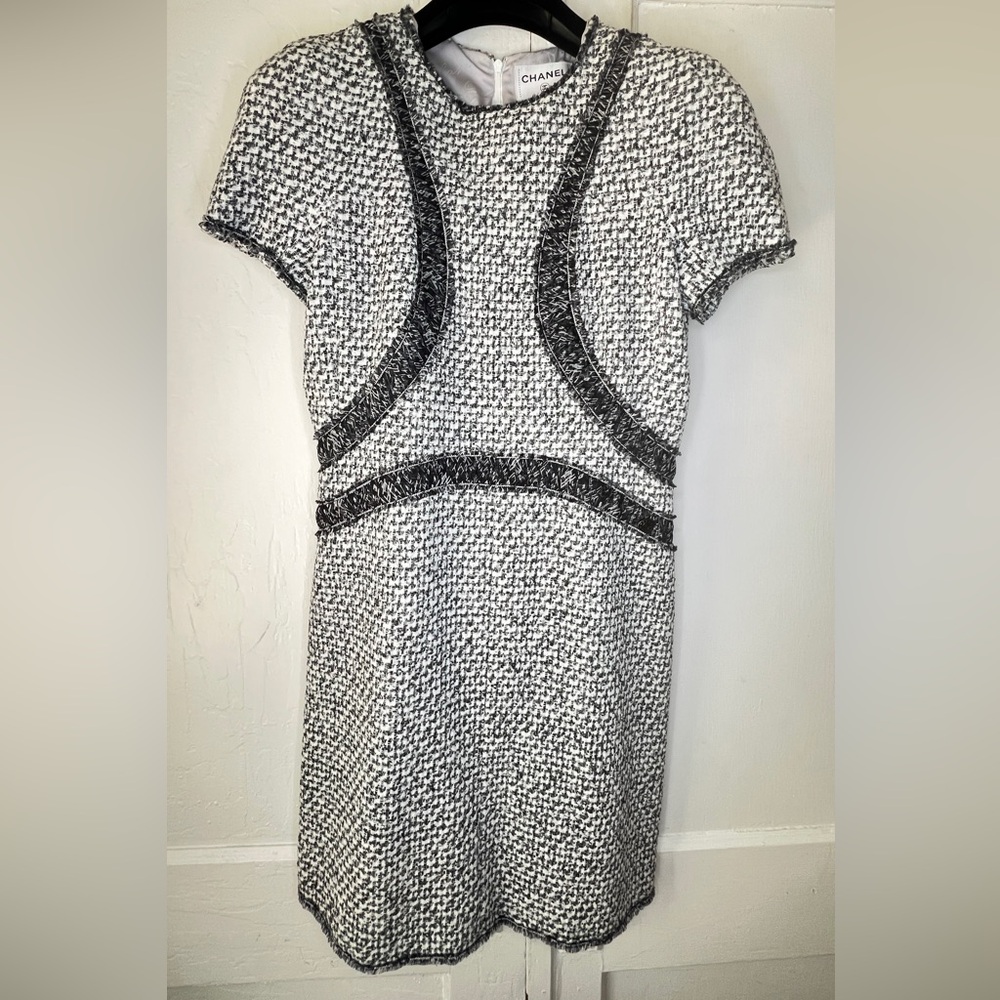 Chanel tweed dress - Picture 1 of 15